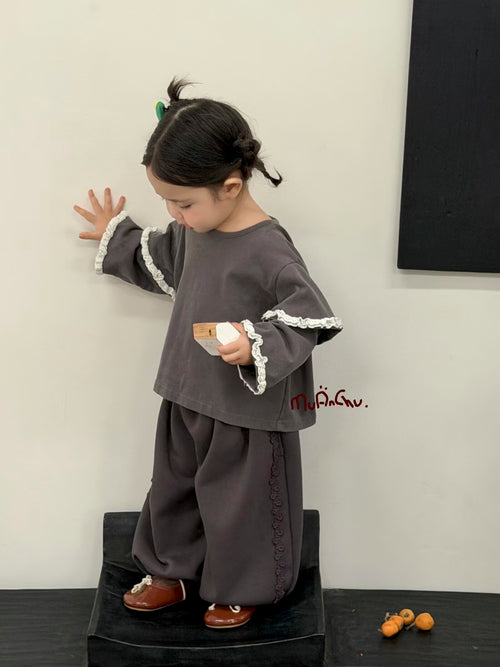 Original styling photo for children's top 8040; accessories and other garments shown for styling.
